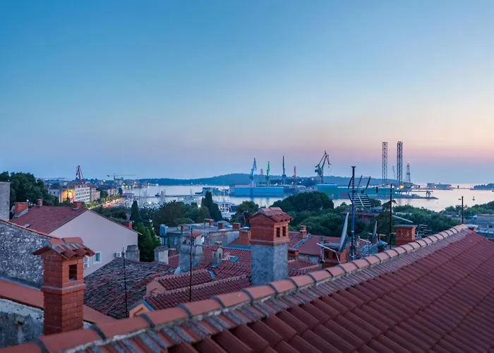 Bay View Apartment *