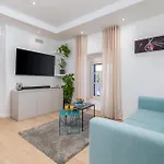 Bay View Apartment *